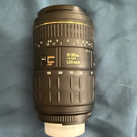 Quantaray Other - Versatile Black 70-300mm Zoom Lens